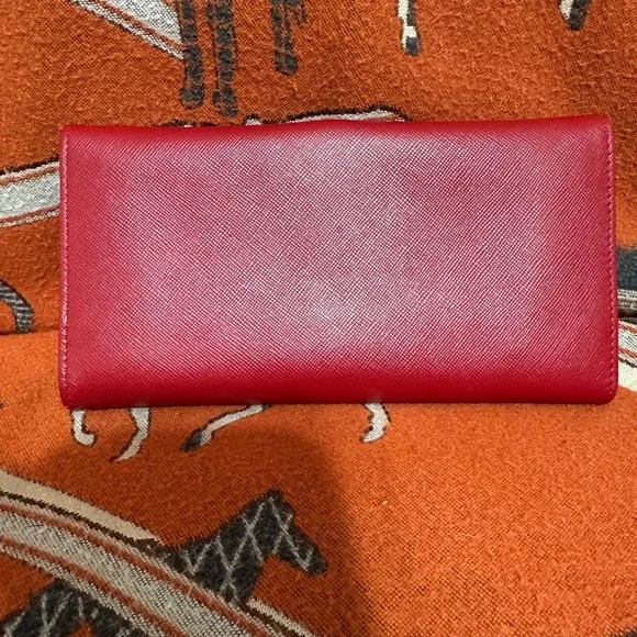 SALVATORE FERRAGAMO ❤️🌟RED LONG WALLET ⭐️